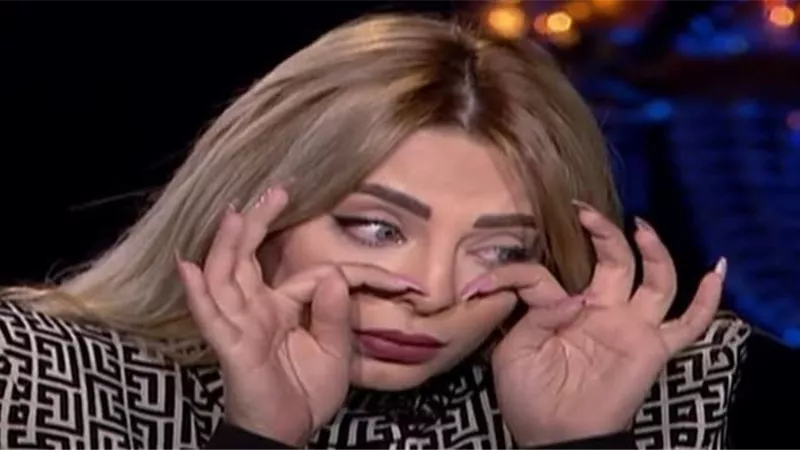 مى حلمى باكية تكشف عن خيانة طليقها محمد رشاد