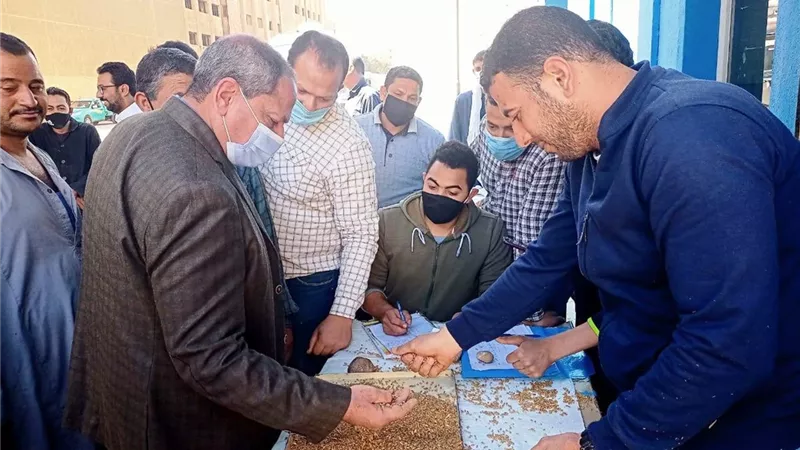 محافظ المنيا : توريد الفان و183 طنا من القمح فى اول يومين للتوريد