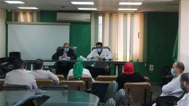 مدير التأمين الصحى يؤكد على متابعة حالات العزل بمستشفى الزقازيق