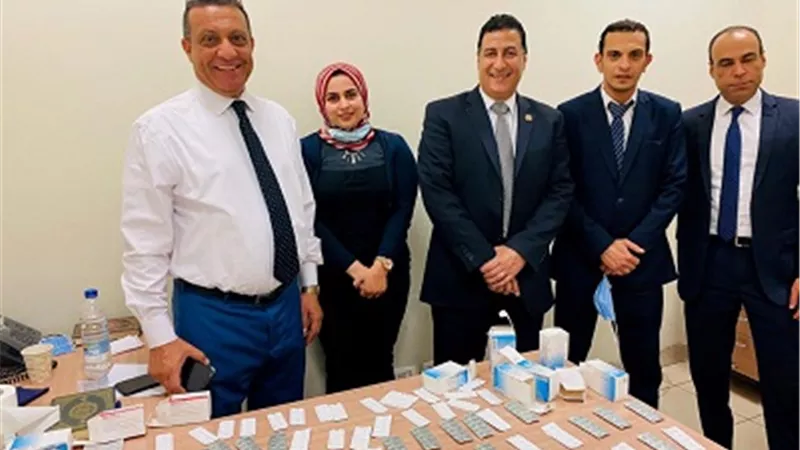 ضبط راكب بحوزته كميه من الأقراص المخدرة وآخر يحمل أسلحة بيضاء بمطار القاهرة