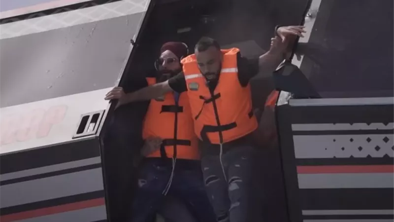 قفشة يطالب المساعدة فى مقلب 