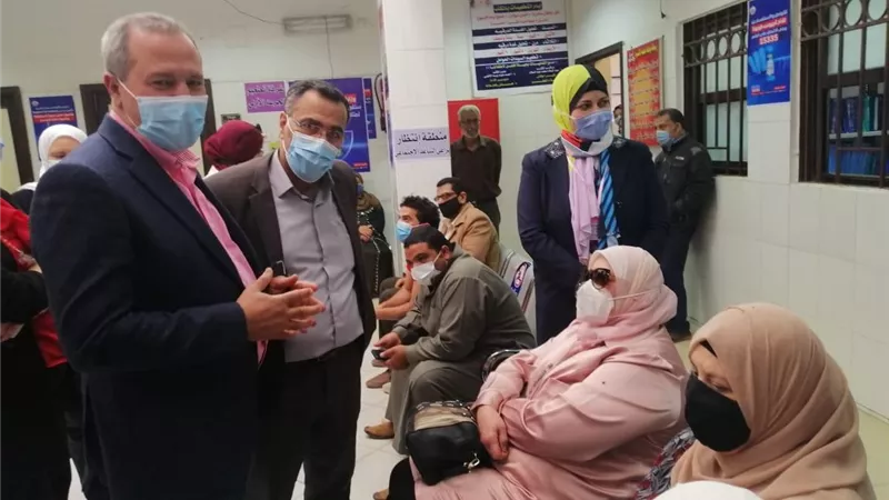وكيل وزارة الصحة يتابع سير العمل فى مراكز تلقى لقاح فيروس كورونا بالدقهلية