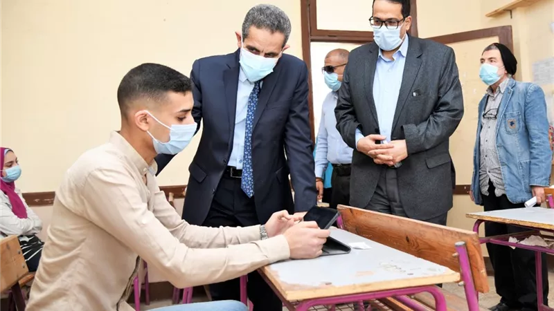 محافظ الغربية يتابع الامتحان التجريبي الأول لطلاب الثانوية العامة-صور