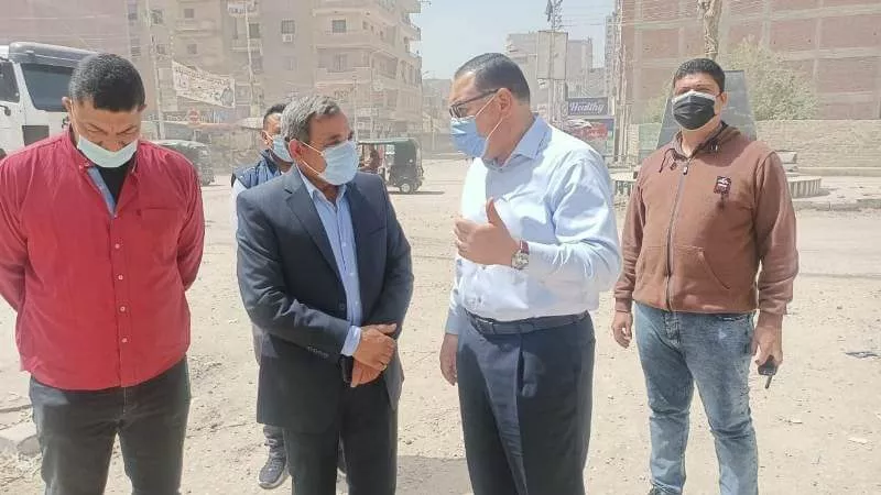 محافظ الشرقية يتفقد أعمال الرصف والتطوير بطريق ميدان الشهيد أحمد المنسي بمنيا القمح