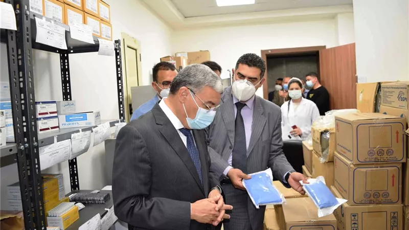 محافظ المنيا يتفقد مستشفى سمالوط للعزل