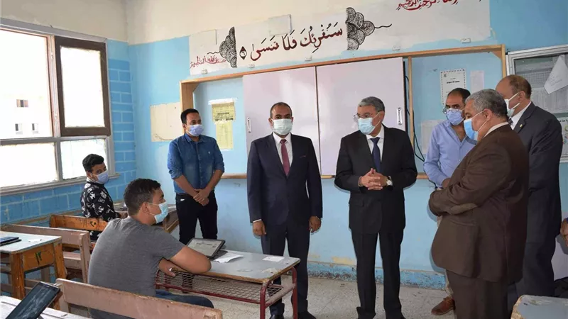 محافظ المنيا يتفقد لجان اختبارات الثانوية العامة