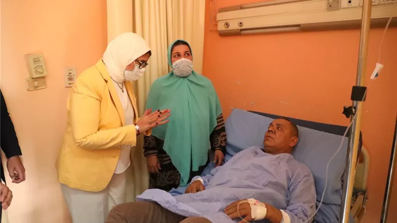 وزيرة الصحة تطمئن على الحالة الصحية لمصابي حادث طوخ بمستشفى بنها للتأمين الصحي