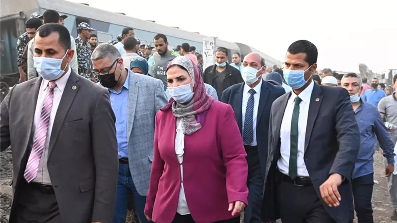 وزيرة التضامن تصل موقع حادث قطار طوخ وتوجه بتقديم كافة اوجه الدعم للمصابين.. صور