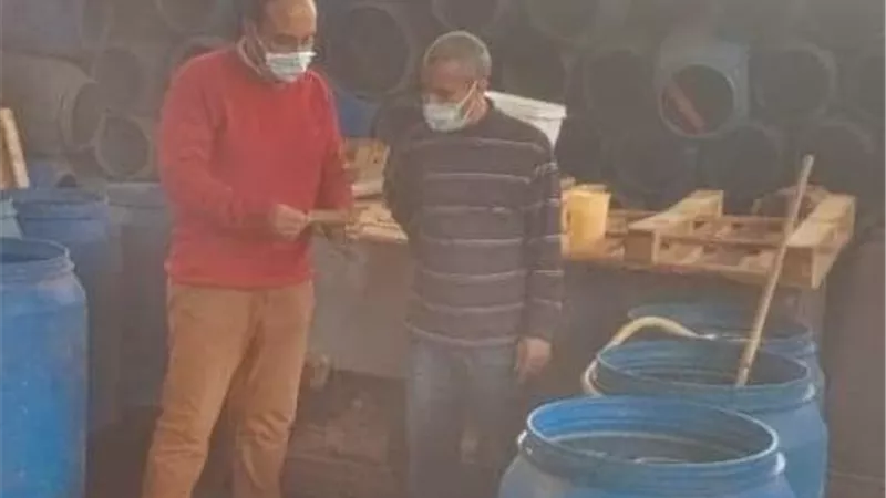 ضبط طن ونصف مخللات داخل مصنع بدون ترخيص بالدقهلية