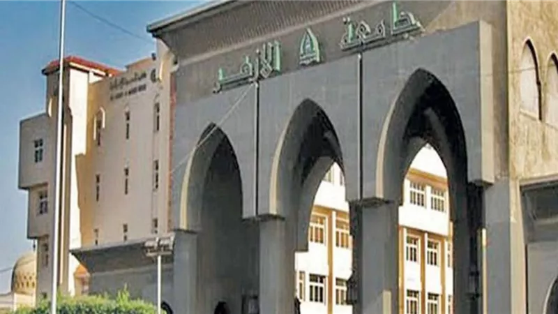 جامعة الأزهر تضع إمكاناتها الفنية والطبية في خدمة مصابي القطار 949