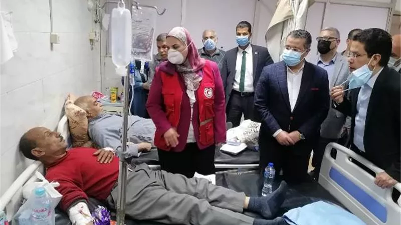 وزيرة التضامن الاجتماعي تتفقد حالة مصابى قطار طوخ بمستشفى بنها الجامعى
