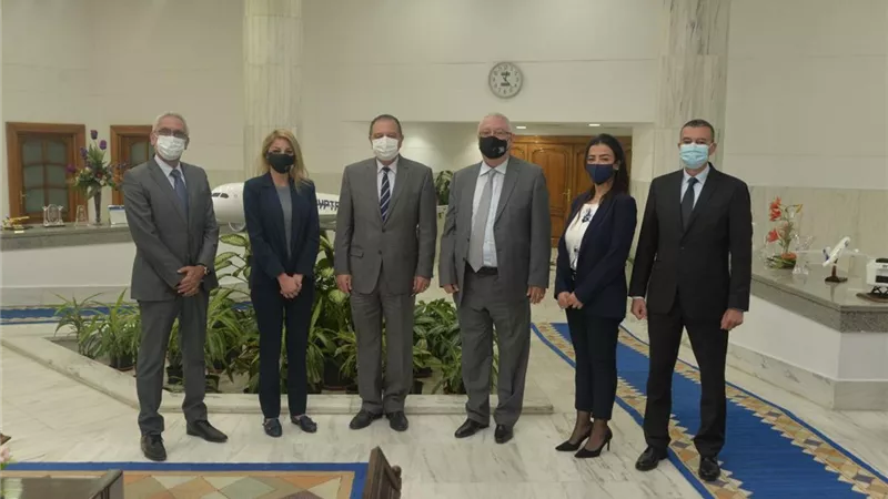 رئيس مصر للطيران يبحث مع امين عام الاتحاد العربي للنقل الجوي تخطى الأزمة الراهنة لجائحة كورونا