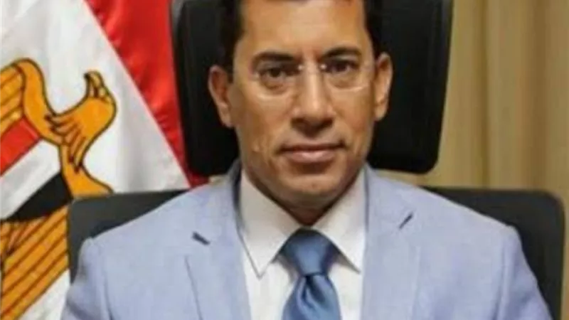 تفاصيل إصابة سائق سيارة وزير الشباب والرياضة