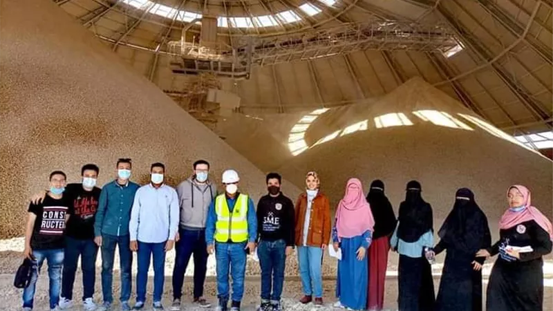 علوم سوهاج في زيارة ميدانية لشركة مصر للأسمنت بقنا