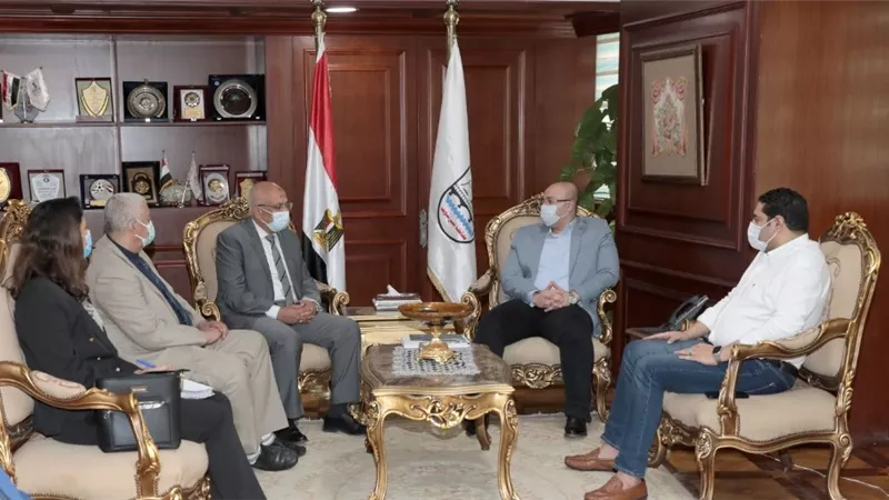 محافظ بني سويف يلتقى ممثلى هيئة تنمية الصعيد