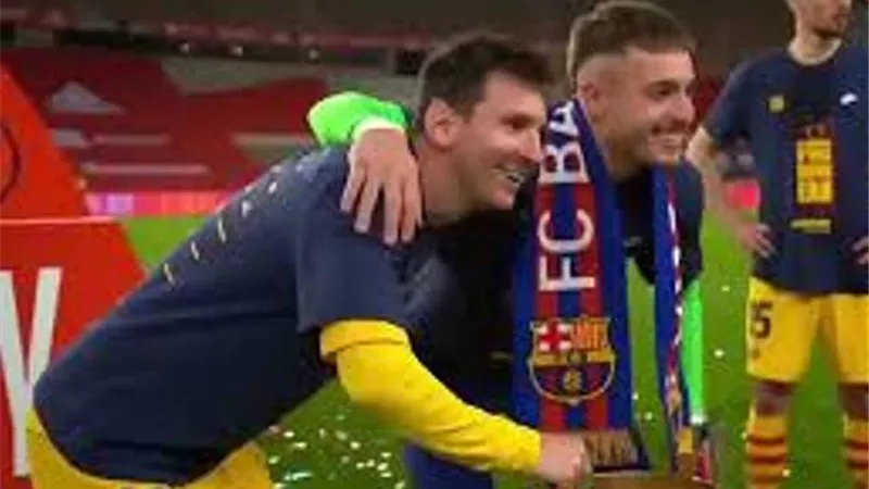 لاعبو برشلونة يصطفون لالتقاط صور تذكارية فردية مع ميسى