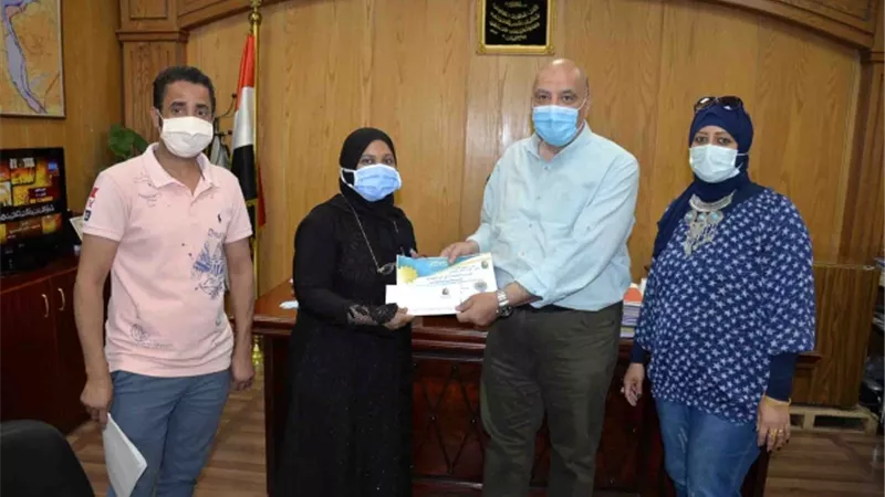 أبو العزايم يكرم الأمهات المثاليات بالديوان العام للأقصر