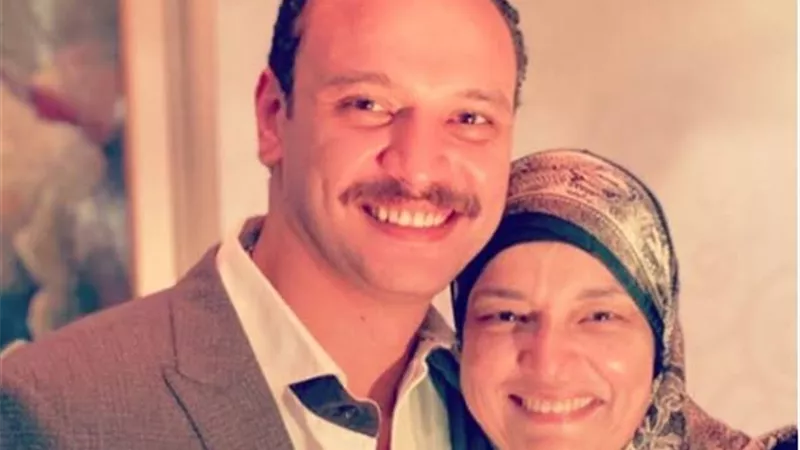 نجوم الفن فى عزاء والدة احمد خالد صالح