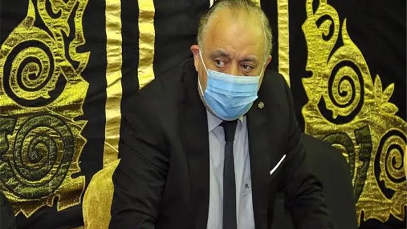 اشرف زكى وايهاب فهمى فى عزاء والدة احمد خالد صالح