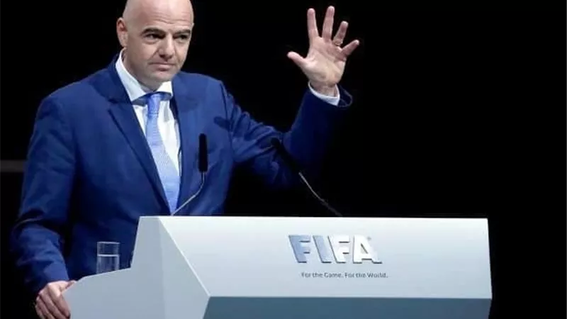 إنفانتينو يتحدى أندية 