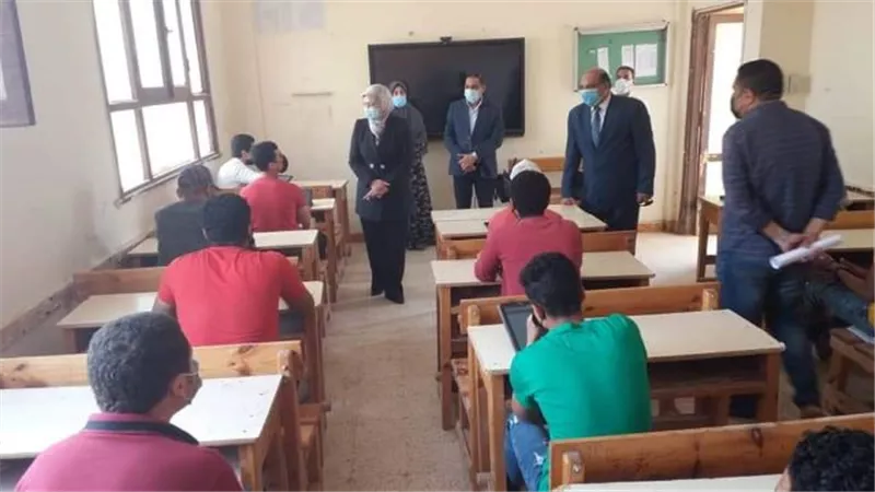 تعليم بنى سويف تتابع اليوم الثانى للاختبار التقنى التجريبى الأول لطلاب الثانوى.. بالصور