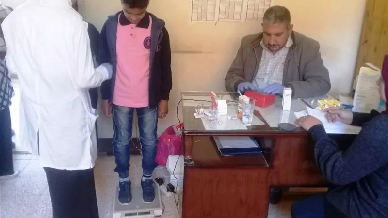 صحة المنيا : فحص وعلاج 480 الف تلميذ بالمدارس الابتدائية