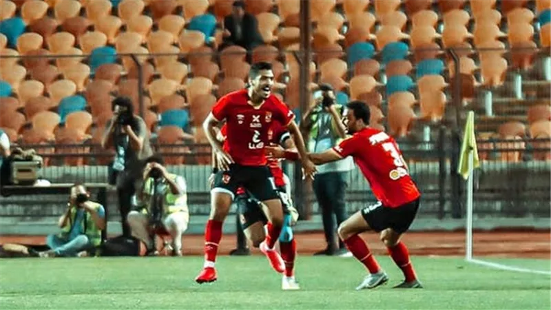 مدحت شلبي يشيد بـ محمد شريف.. ويصفه بمهاجم مصر الأول حالياً
