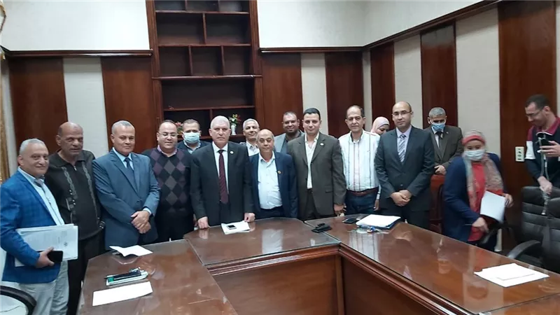 رئيس مصلحة الجمارك يقوم بجولة تفقدية لمركز الخدمات اللوجيستية بالدخيلة وجمارك الإسكندرية