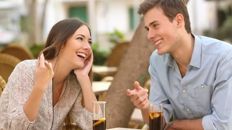 خبيرة إتيكيت: المقابلة الأولى بين العريسين يجب أن تكون خارج المنزل في هذه الحالة