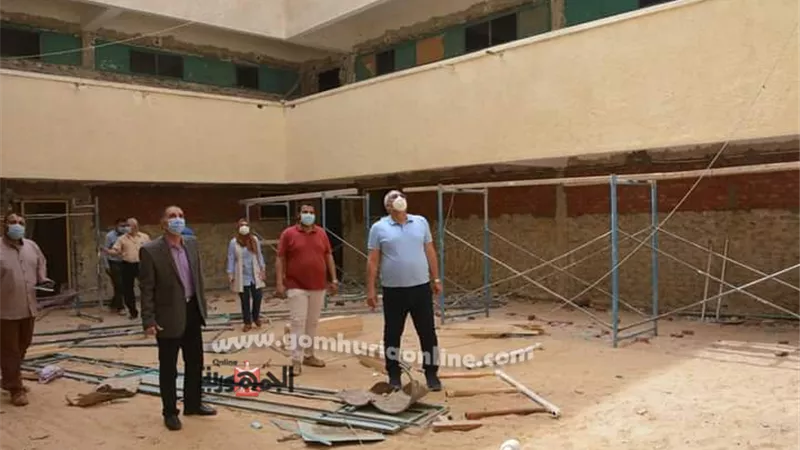 محافظ الوادي الجديد يتفقد مشروع بيوت الطلبة بمدينة الخارجة.صور