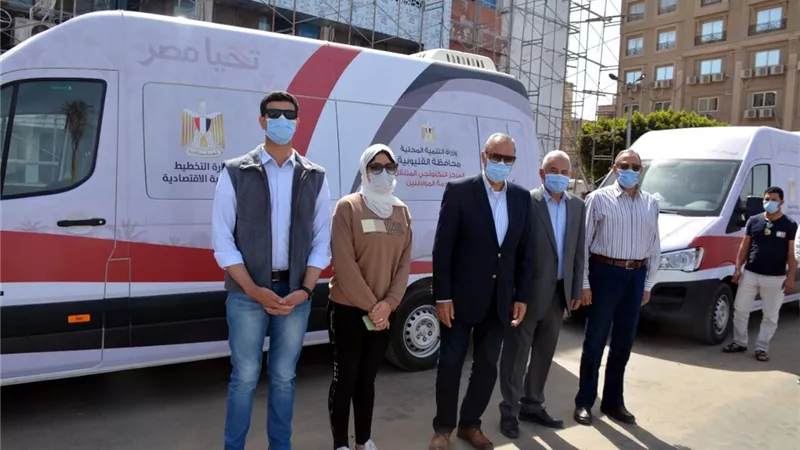 سيارات المراكز التكنولوجية تخدم المواطنين بالأماكن المزدحمة بالقليوبية