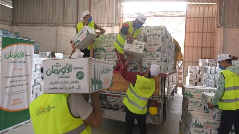 الأورمان توزع كراتين مواد غذائية على الأسر الآولى بالرعاية بالدقهلية