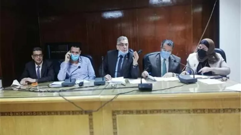 القاضي يعقد الاجتماع السنوى للنيابات لبحث تعيين ٦٠ طبيبا و٤٠ أكاديمي بطب بنها