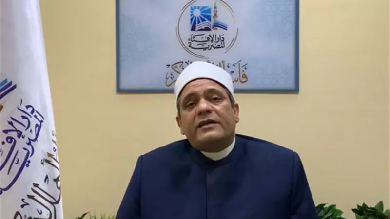 اخى يملك قطعة ارض ولديه مبلغ مالى فى البنك يأكل من ريعه ولكن حالته المادية سيئة فهل يجوز اخراج الزكاة له ؟..الافتاء تجيب