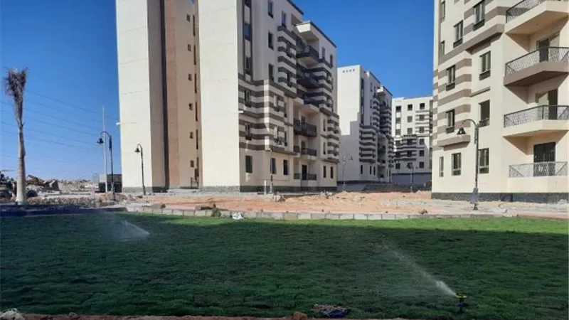 جهاز حدائق اكتوبر يرفع كفاءة الطرق ويكشف عن أماكن الزراعة الجديدة.. بالصور