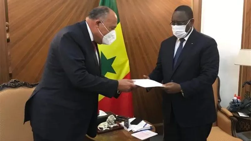 وزير الخارجية يلتقي رئيس جمهورية السنغال بداكار لتسليم رسالة من رئيس الجمهورية لنظيره السنغالي