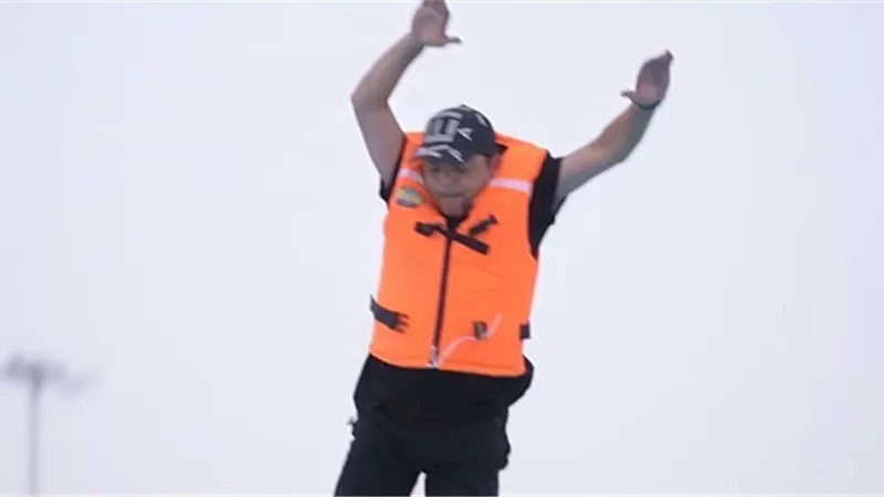 شاهد.. هنيدي يمازح الجمهور بصور 