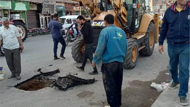 إصلاح الهبوط الأرضى بمنطقة القناطر بالزقازيق