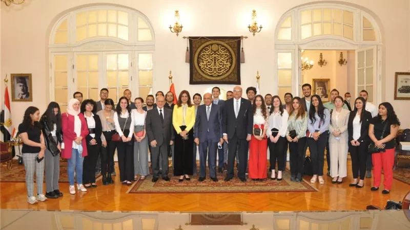 وفد شباب الدارسين بالخارج يزور مجلس الدولة للتعرف على تاريخ ودور المجلس