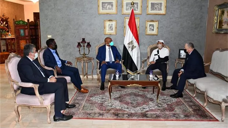 وزير الرياضة ومجاهد وأبو ريدة يستقبلون موتسيبي قبل تسلم مهام رئاسة كاف