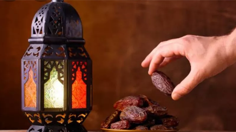 صيام خارج الديار .. ماء زمزم في الكنيسة