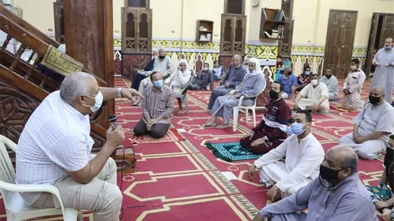 محافظ الوادى الجديد يناشد المواطنين ارتداء الكمامة والتباعد لتجنب الاصابة بكورونا