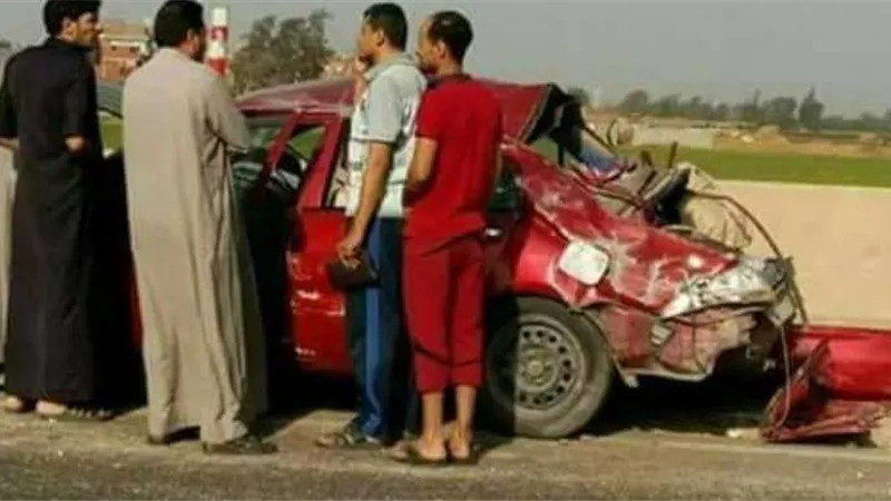مصرع شخص وطفليه وإصابة زوجته وإبنهما الثالث على الطريق الدولى بالغربية