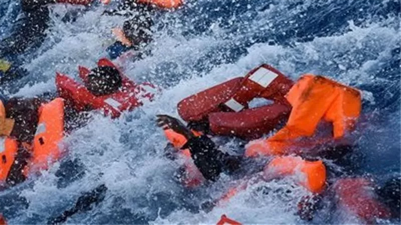 منظمة إغاثية: غرق زورق على متنه 130 مهاجرا قبالة السواحل الليبية