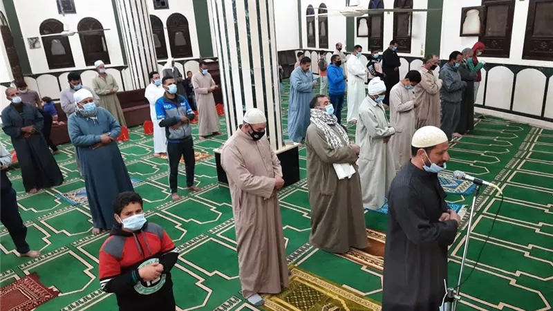 إلتزام مساجد كفرالشيخ بالاجراءات الاحترازية لصلاة القيام العاشرة