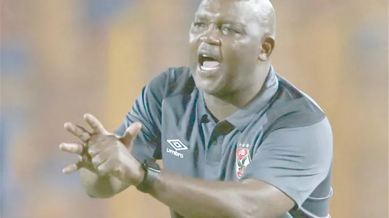 موسيماني للشناوي: ولا يهمك.. أنت حارس كبير.. وتعلم الدرس