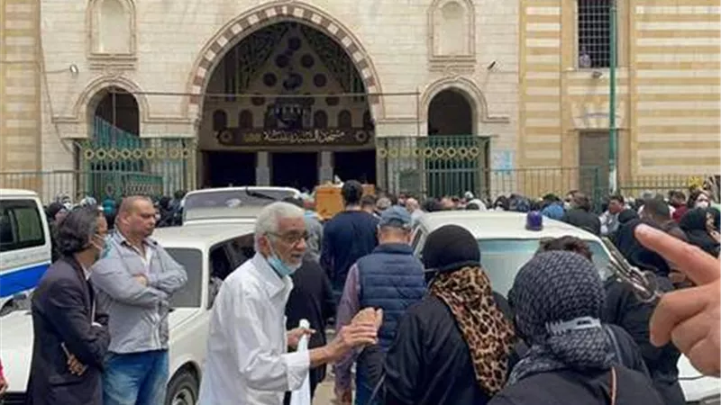 اختفاء نجوم الفن فى جنازة مصطفى محرم