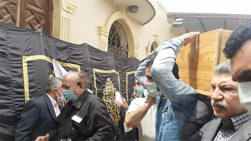 اسرة السيناريست مصطفى محرم تنهار فى جنازته