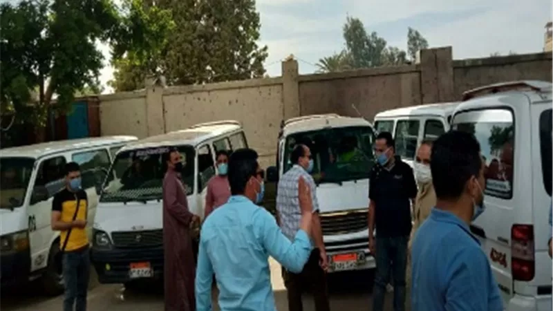 ٣٠ محضر مخالفة فورية لعدم الالتزام بالاجراءات الاحترازية في مواقف شبرا الخيمة