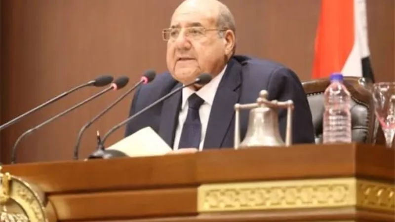رئيس مجلس الشيوخ يهنئ الرئيس السيسي بذكرى تحرير سيناء